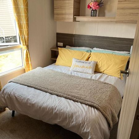 Beautiful Caravan In Trecco Bay! 74 Sycomore Bridgend  Buitenkant foto